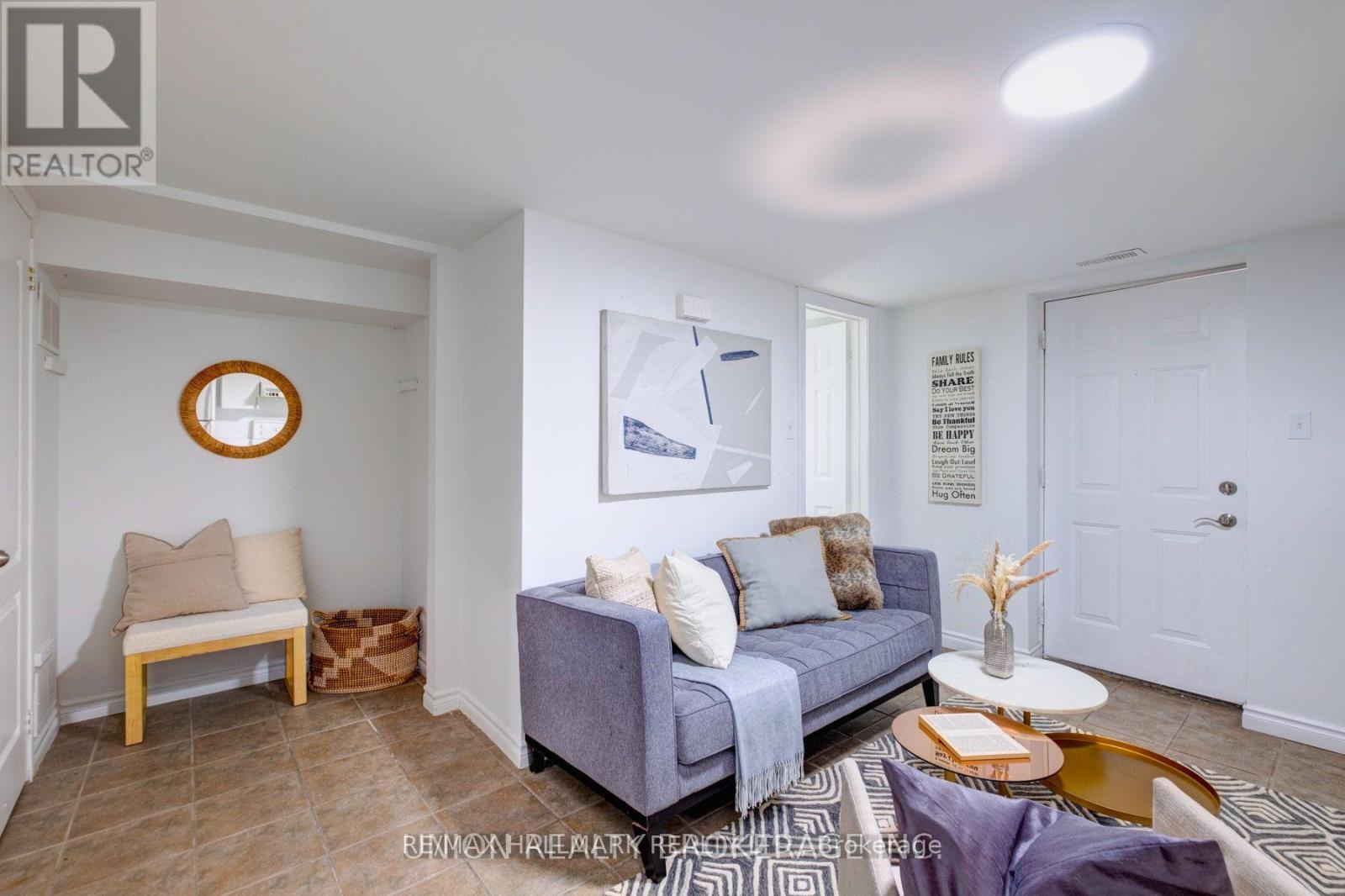 Single Family House for Sale in  VICTORIA PK AVENUE Toronto (Oakridge) 