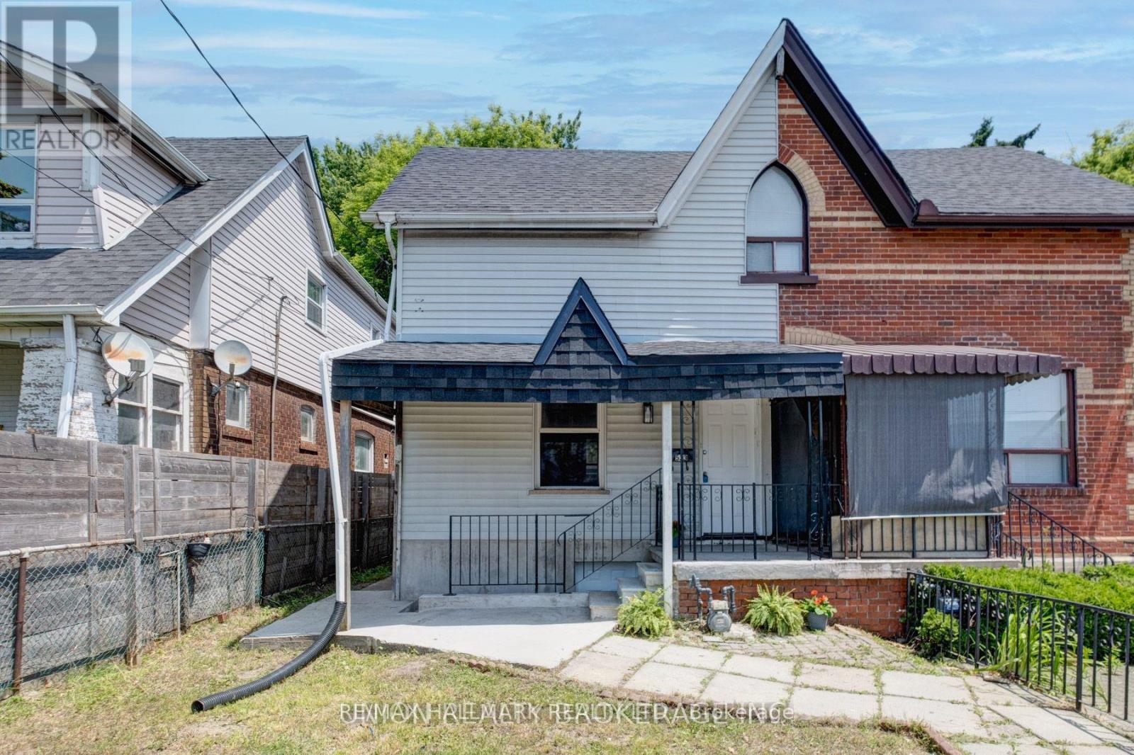 Single Family House for Sale in  VICTORIA PK AVENUE Toronto (Oakridge) 