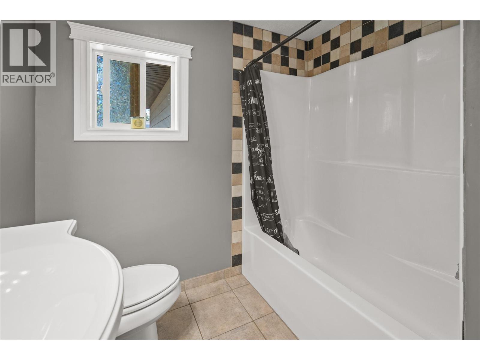 4772 BURNS Avenue, Canal Flats