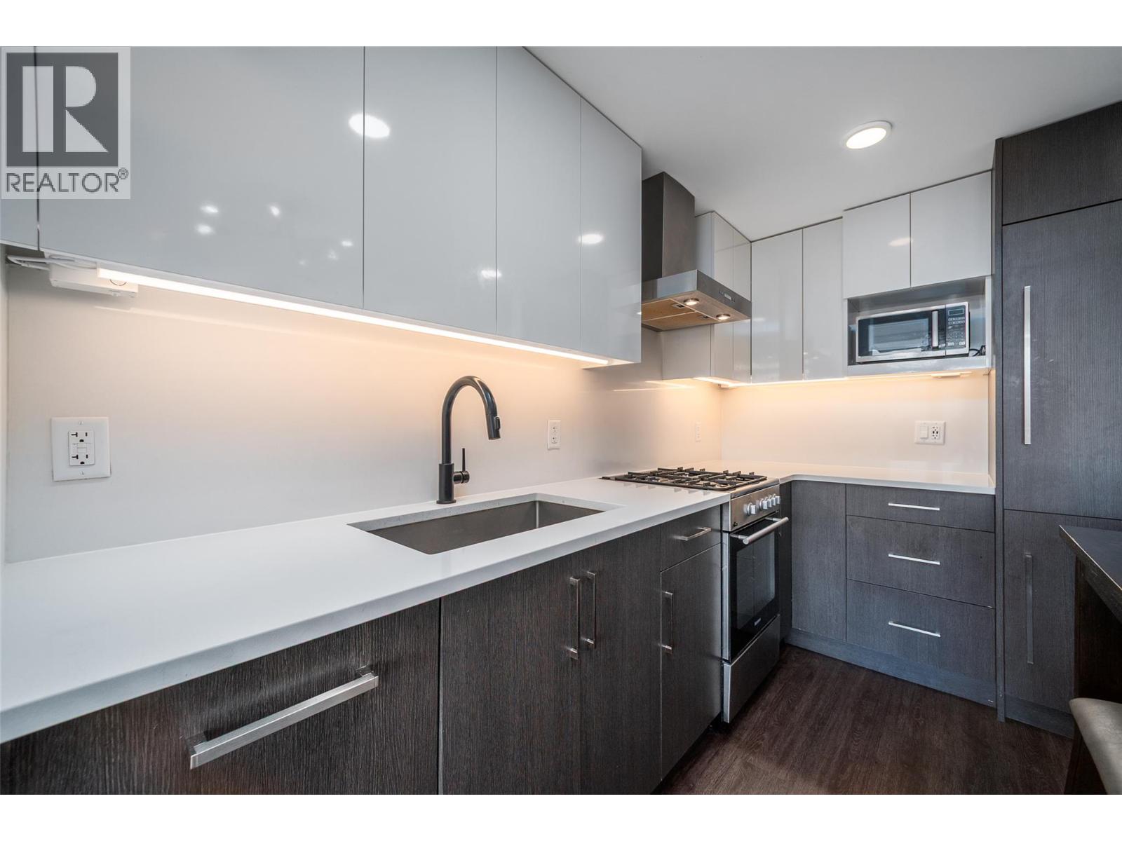 1703 1588 Ellis Street, Kelowna