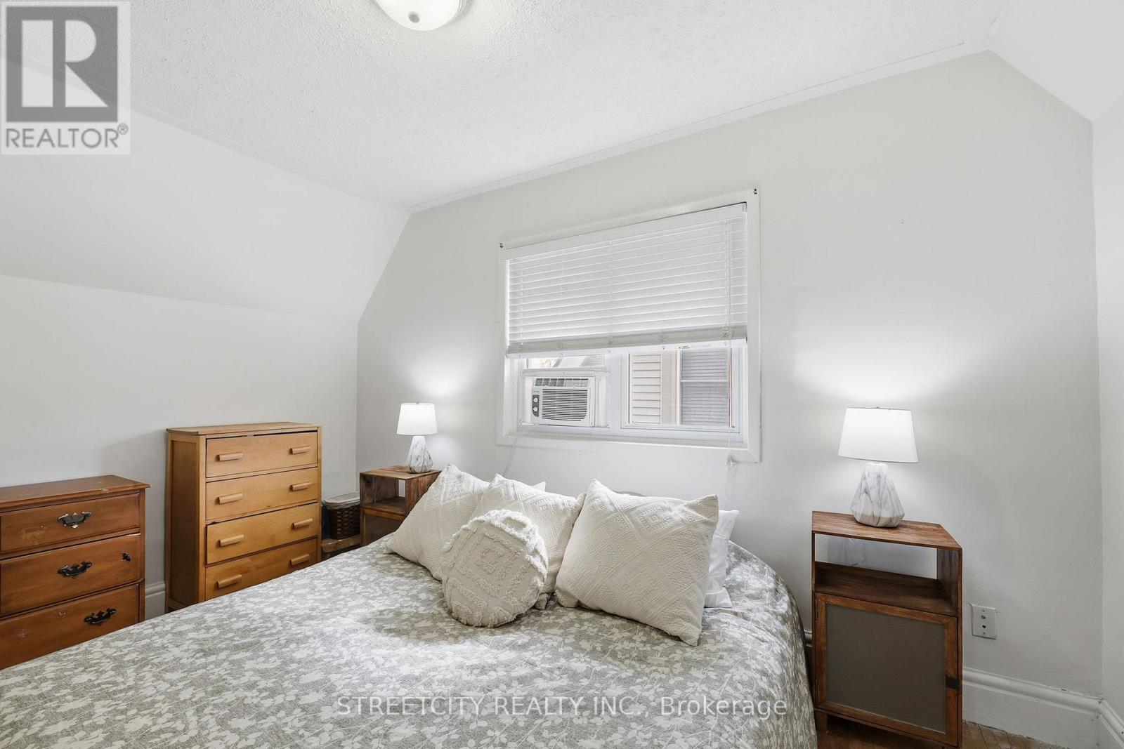 8 BELLEVUE AVENUE, London South (South F), Ontario