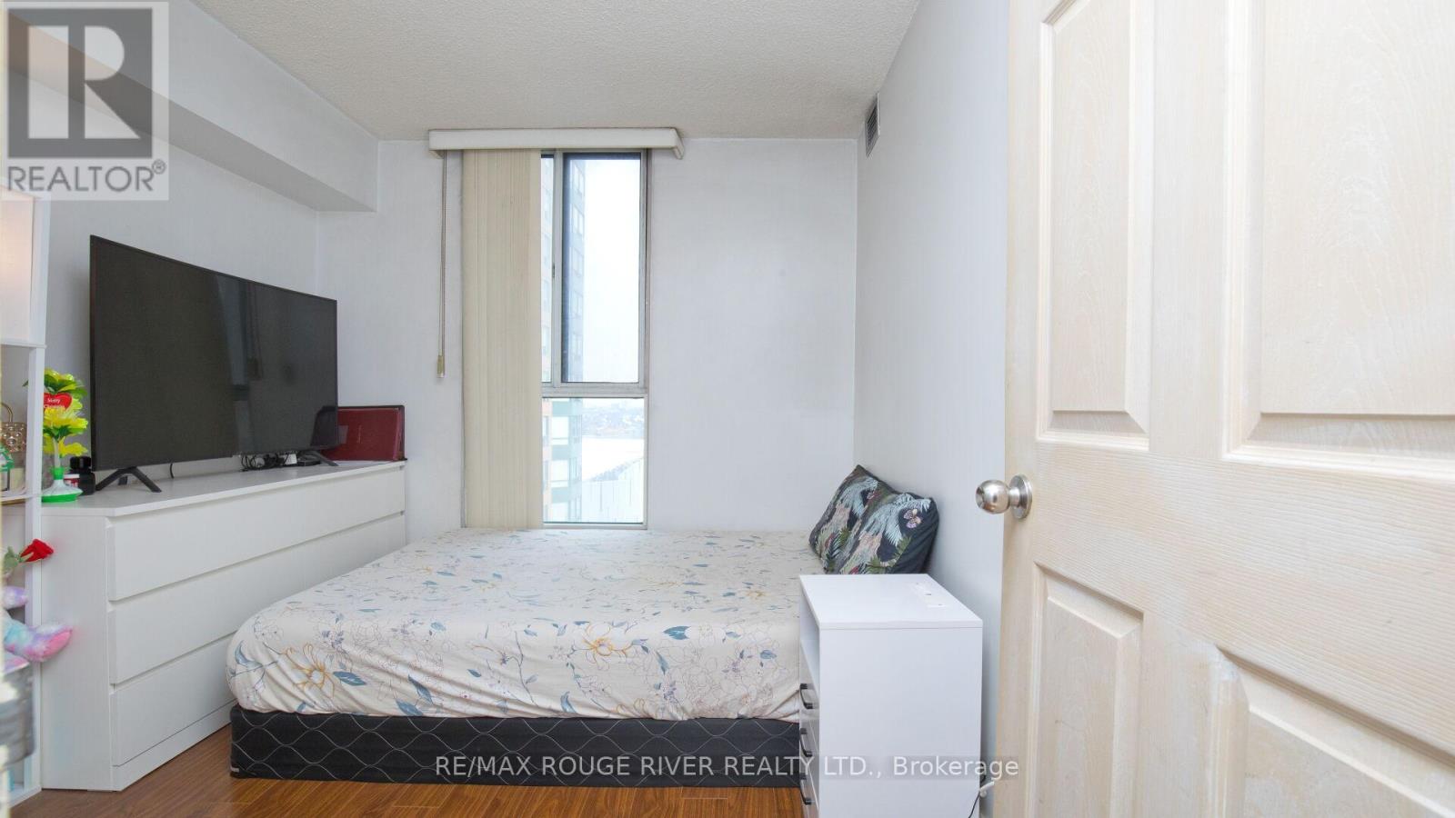 #1513 155 HILLCREST AVENUE - 33
