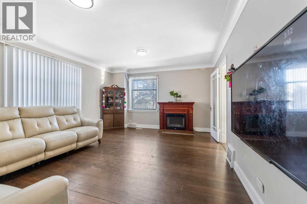 Single Family House Bungalow for Sale in  Summit Street SW Scarboro Calgary 