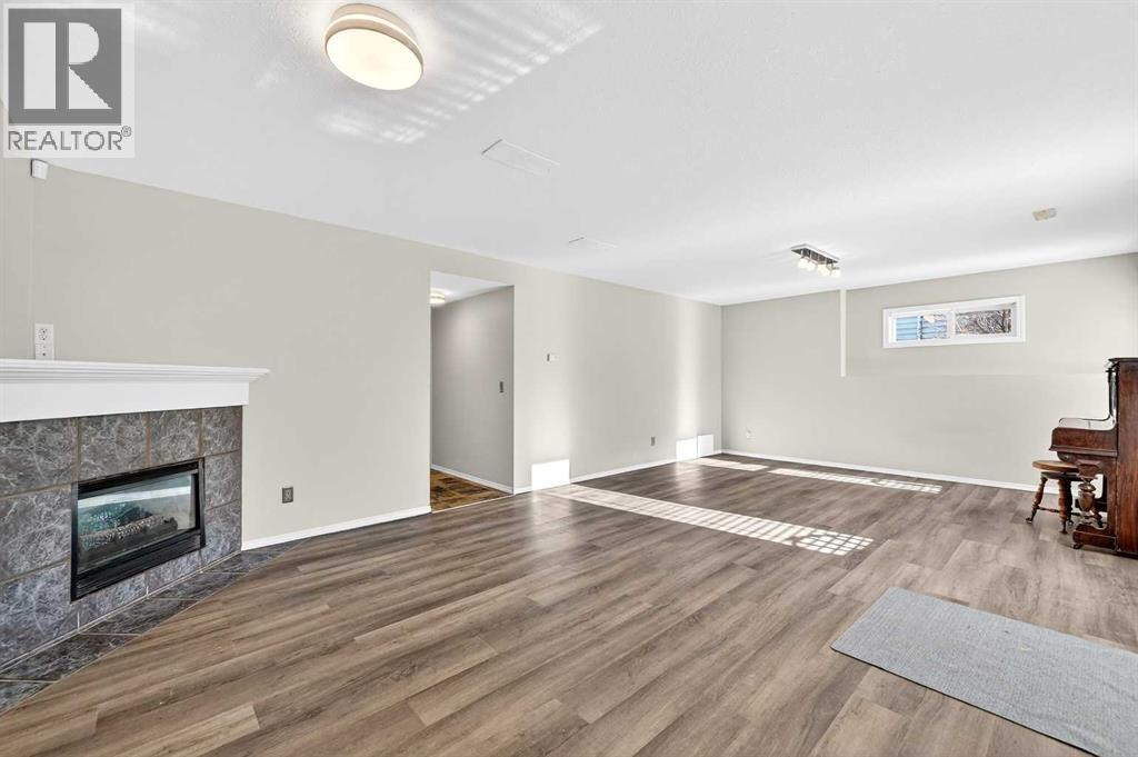 Single Family House for Sale in  Tuscarora Way NW Tuscany Calgary 