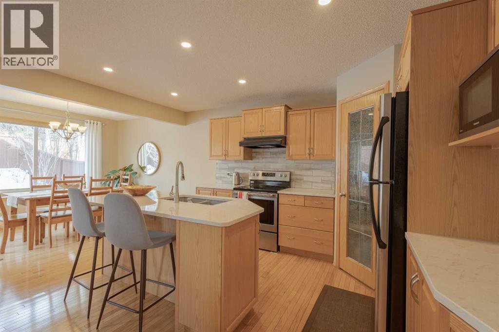 Single Family House for Sale in  Tuscany Ridge Crescent NW Tuscany Calgary 