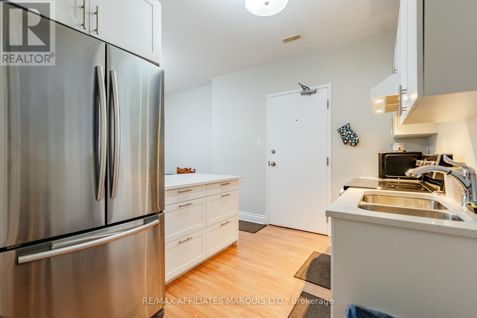 109 PITT STREET — photo 39