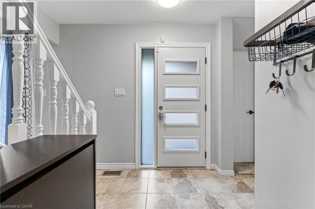 36 ANGELA Crescent - Photo 4 of 40, Cambridge, Ontario