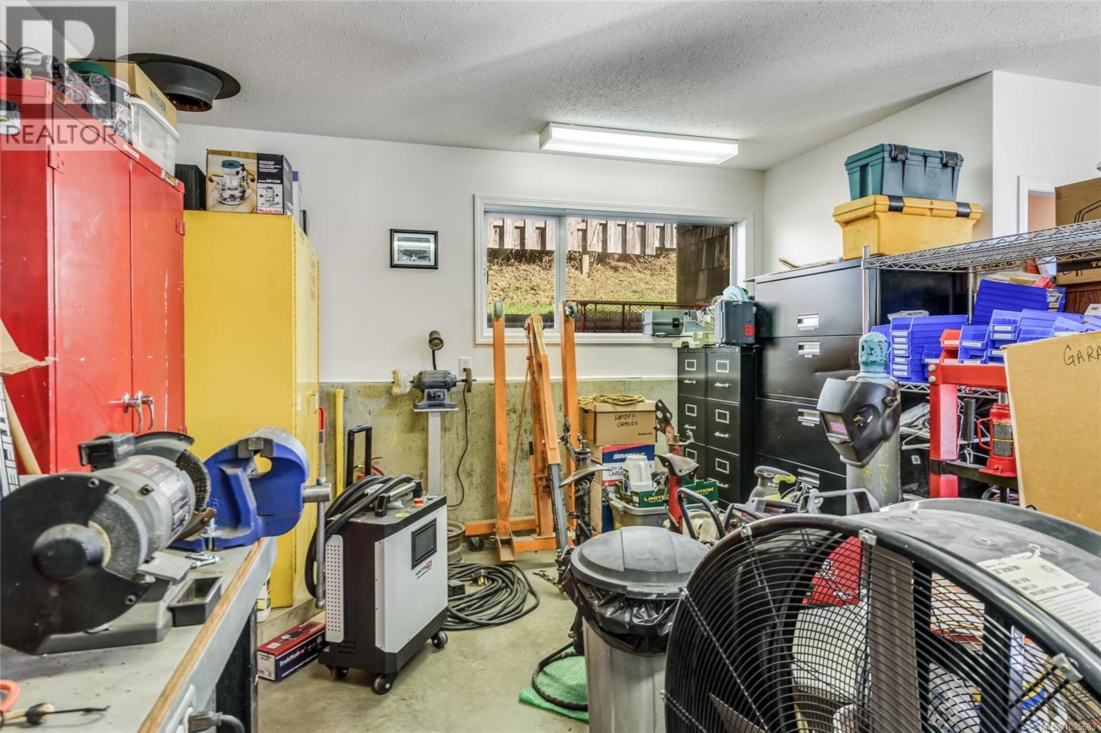 1100 Back Rd, Courtenay