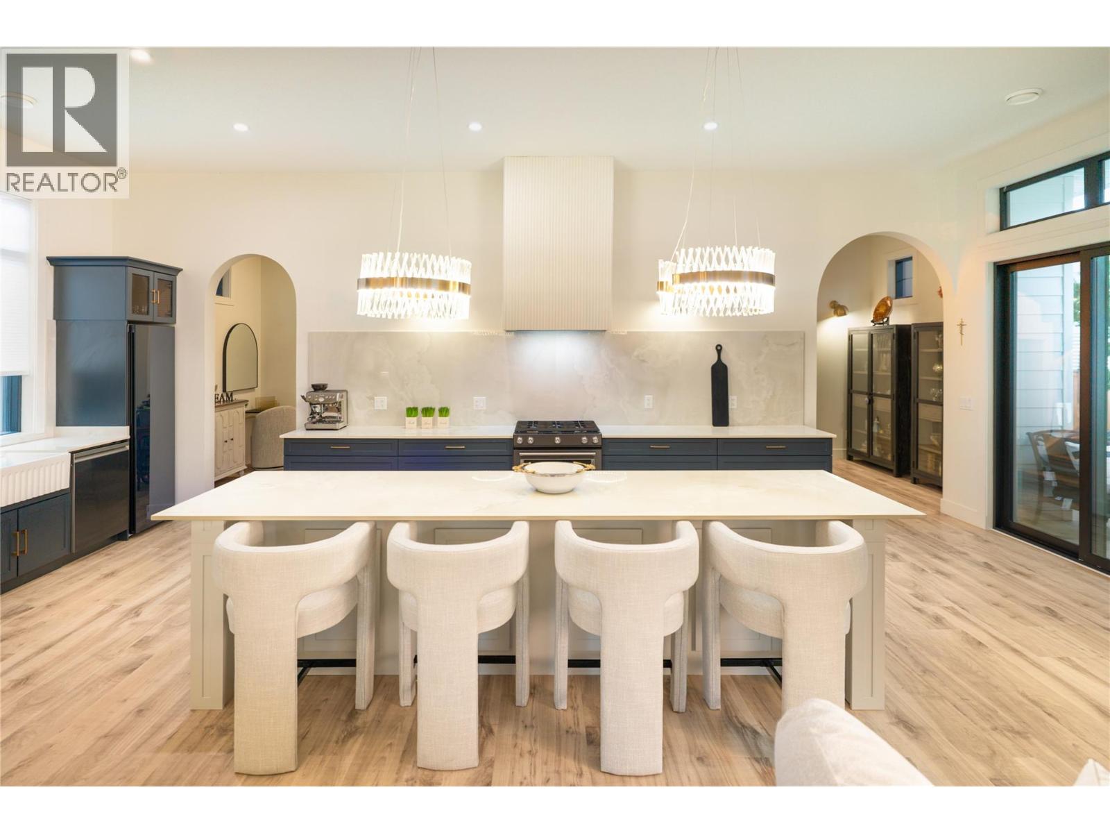 2053 Long Street, Kelowna