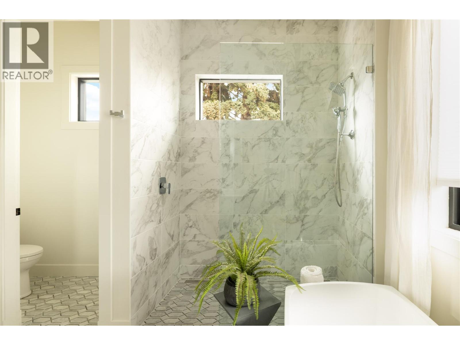 2053 Long Street, Kelowna