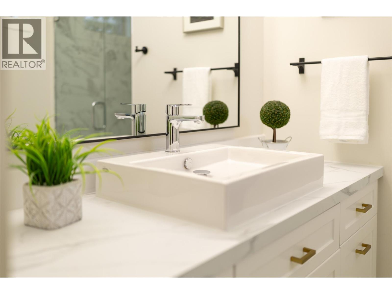 2053 Long Street, Kelowna