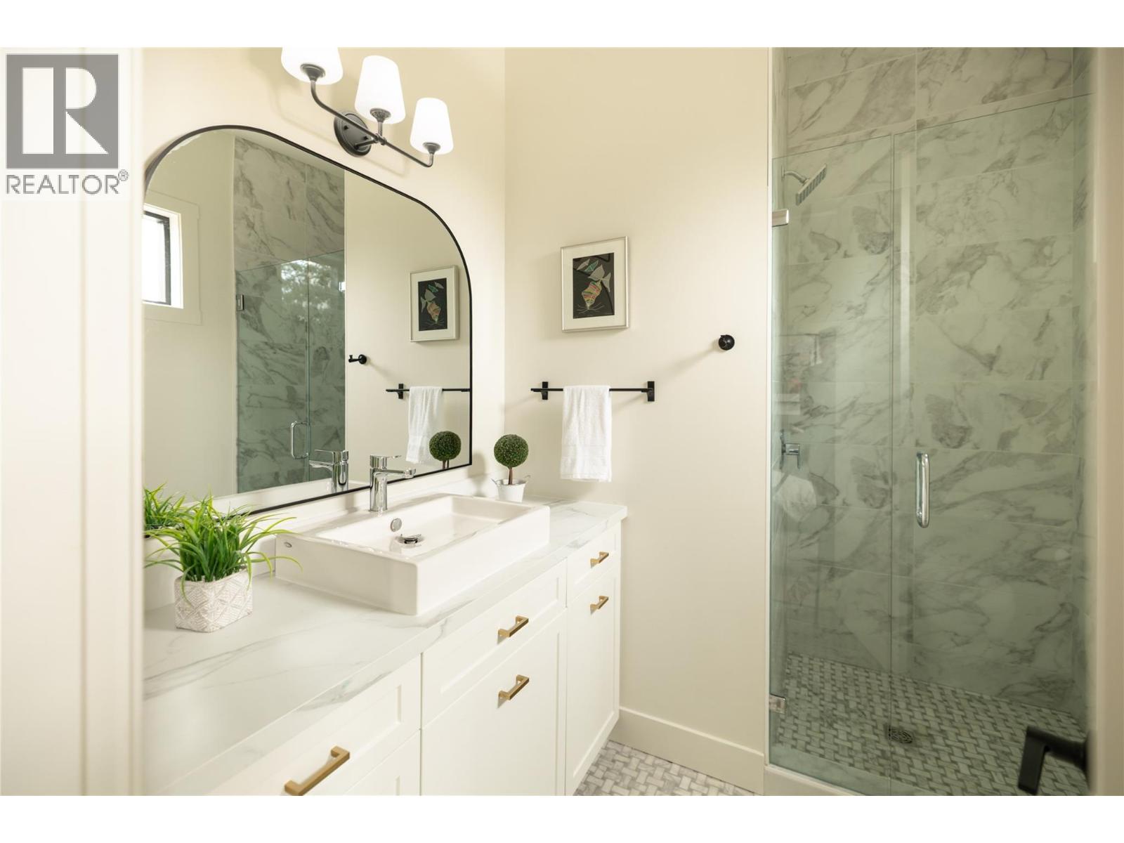 2053 Long Street, Kelowna