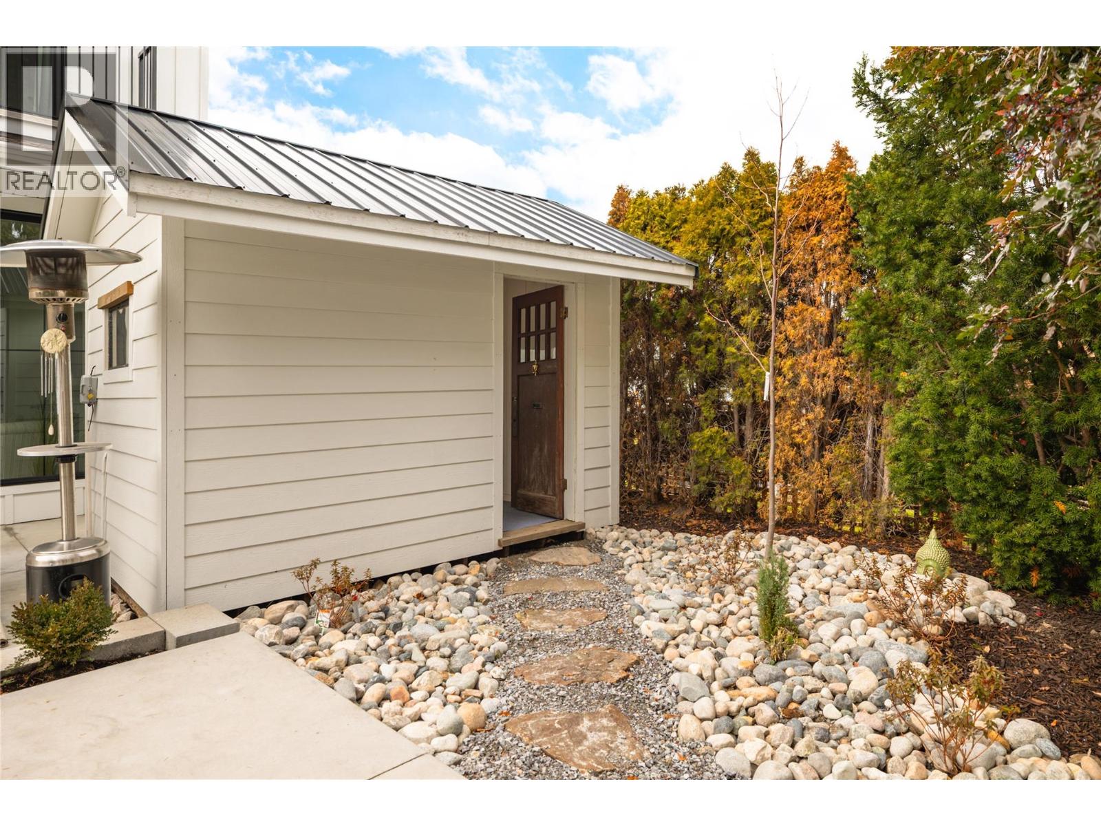 2053 Long Street, Kelowna