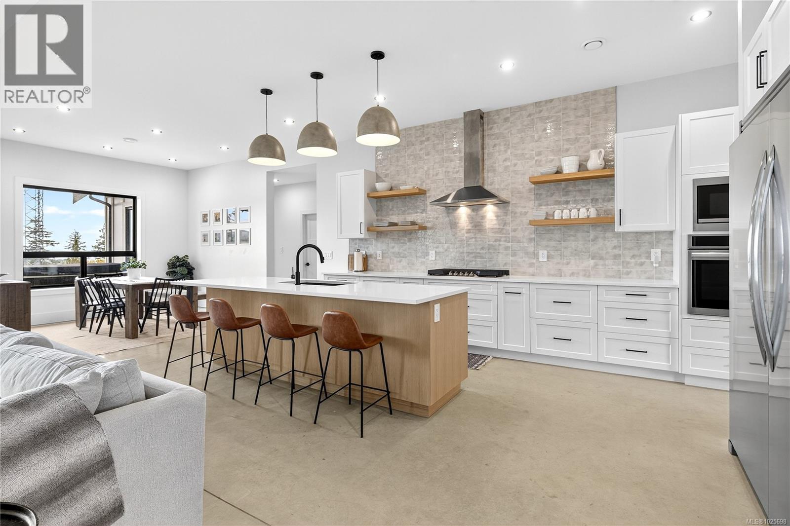 2550 Aythree Way, Sooke