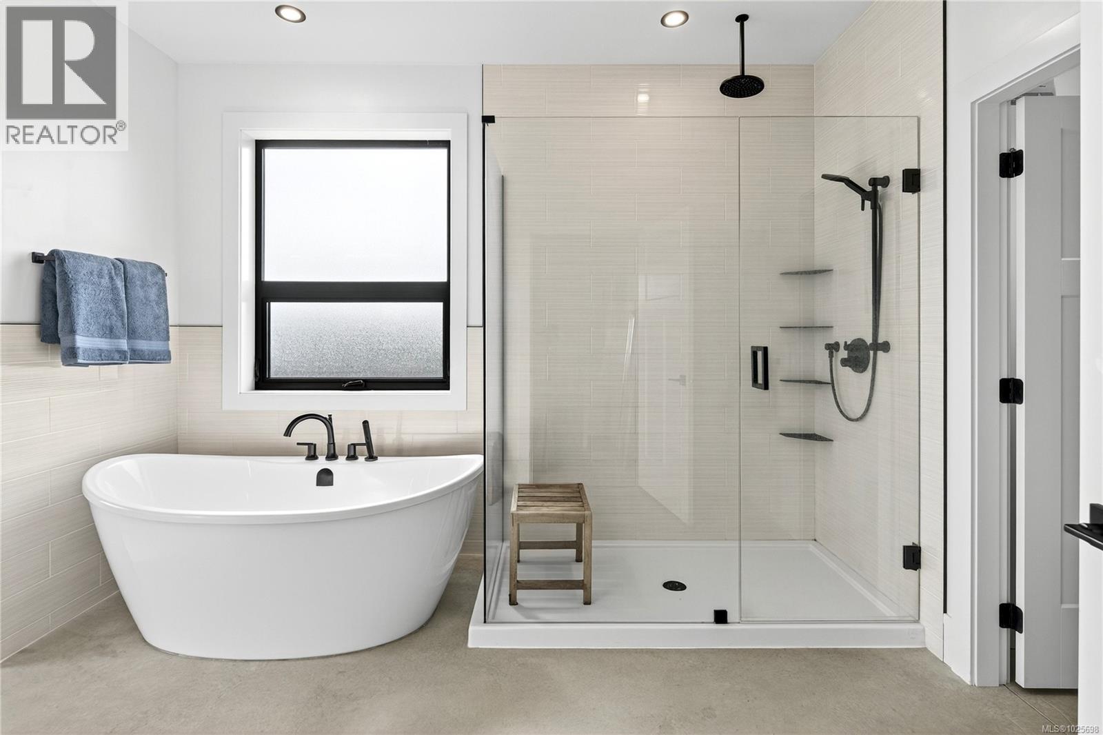 2550 Aythree Way, Sooke