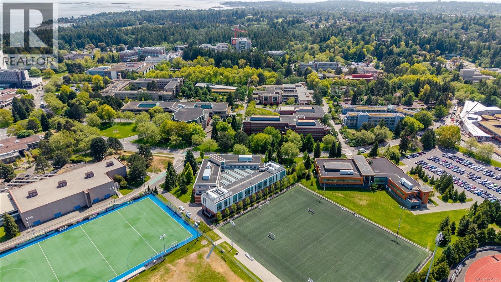 204 1597 Midgard Avenue, Saanich