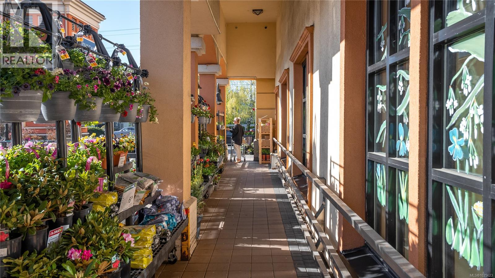 204 1597 Midgard Avenue, Saanich