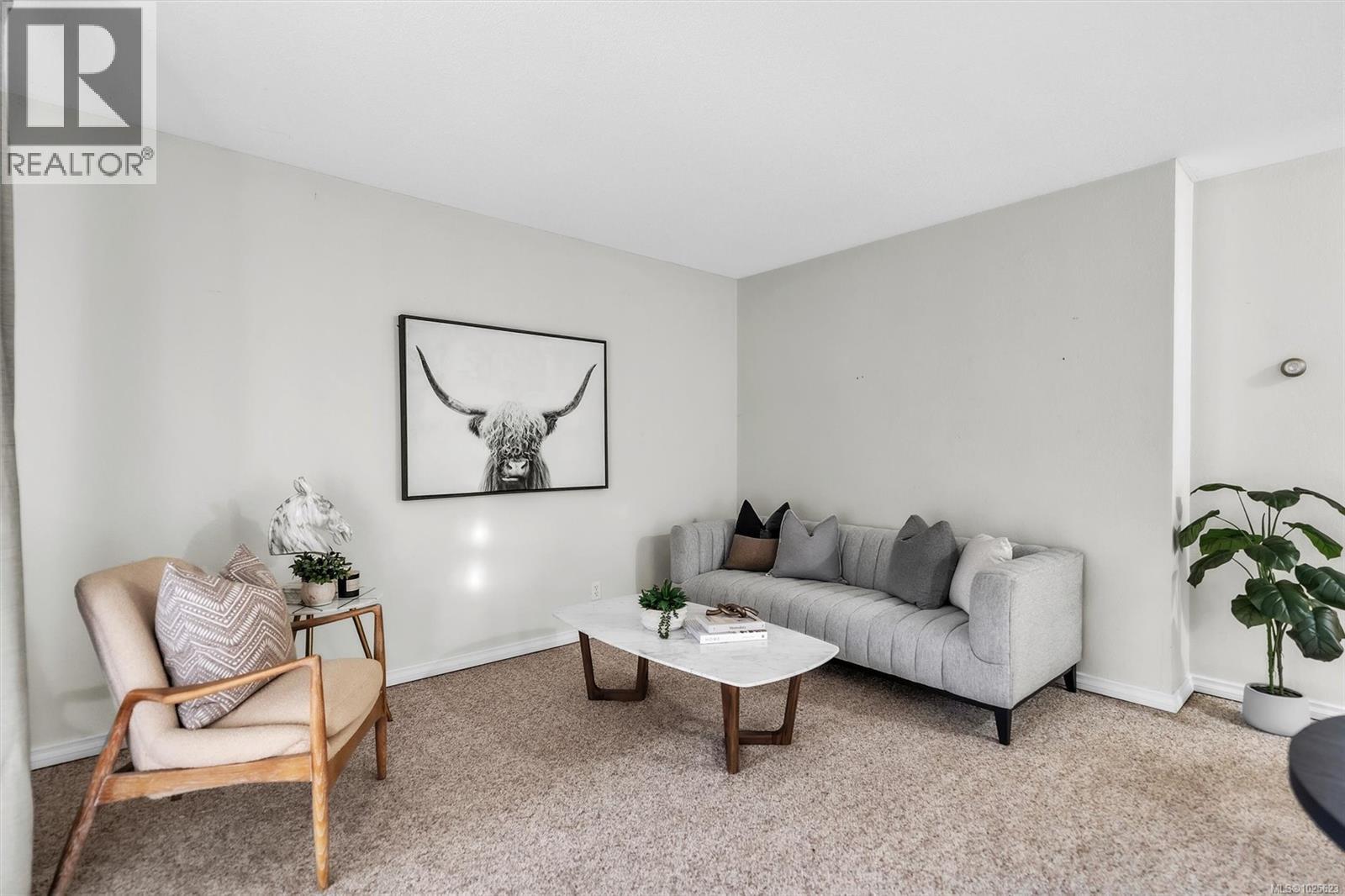 204 1597 Midgard Avenue, Saanich