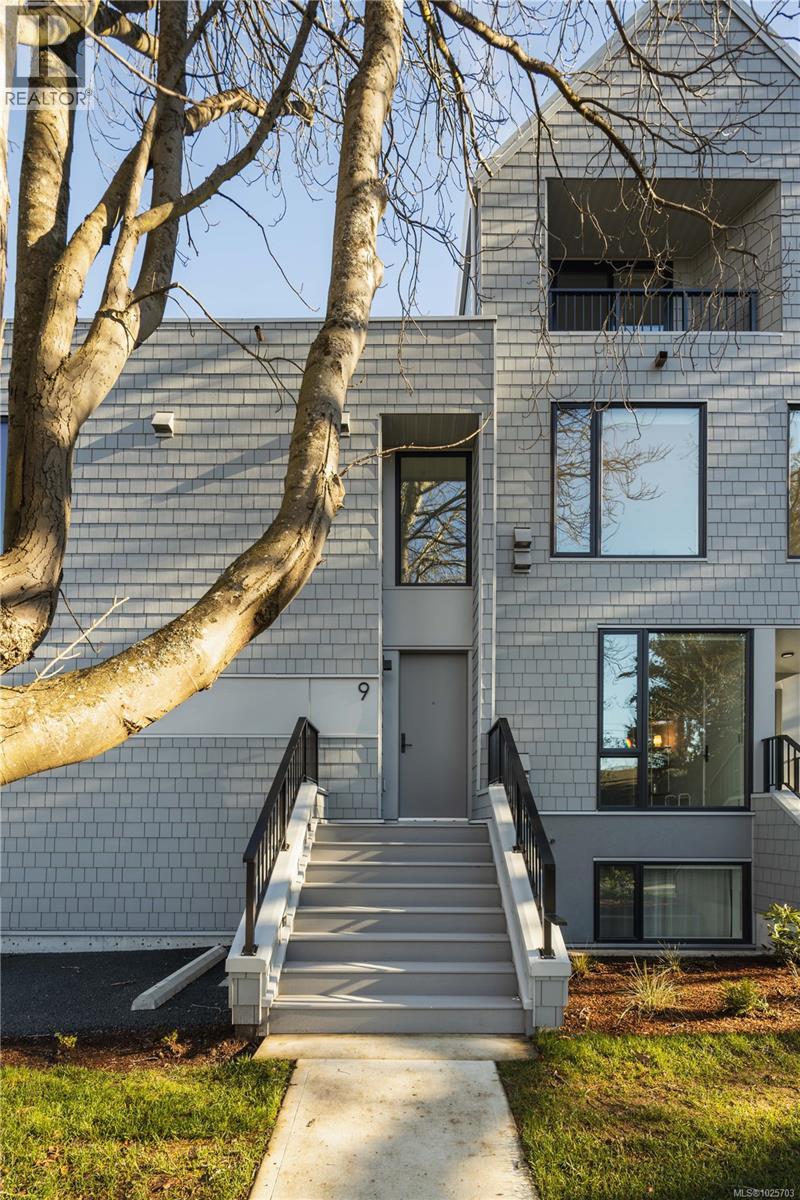 9 907 Redfern Street West, Victoria