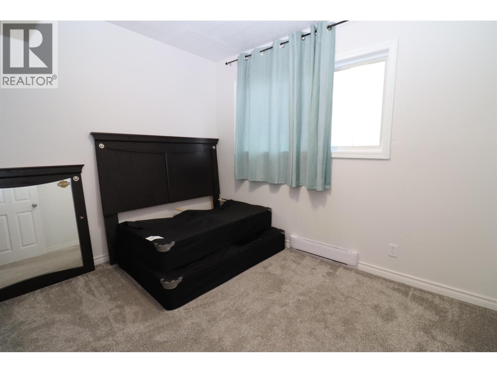 2114 STRATHCONA AVENUE - 10