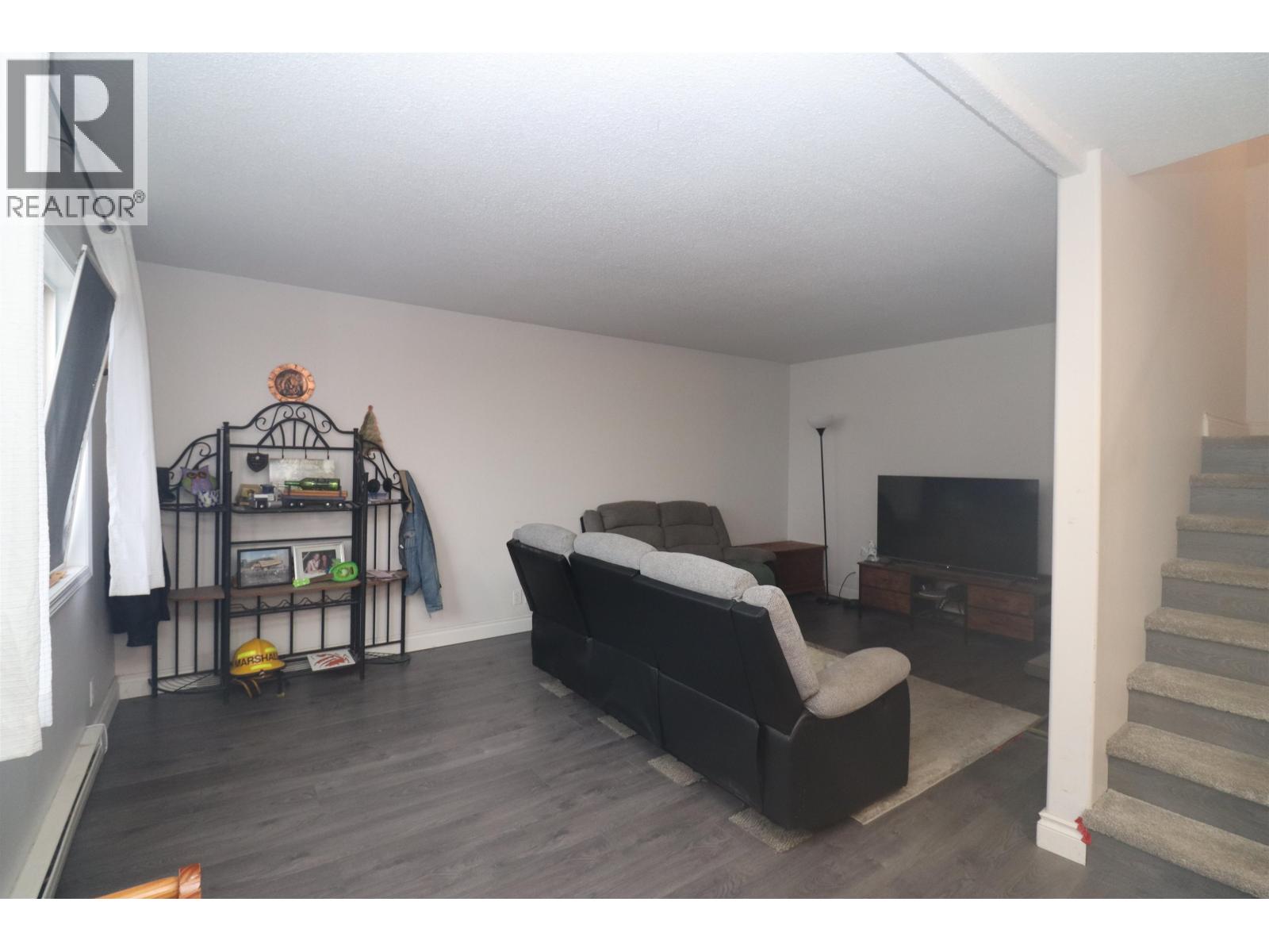2114 STRATHCONA AVENUE - 4