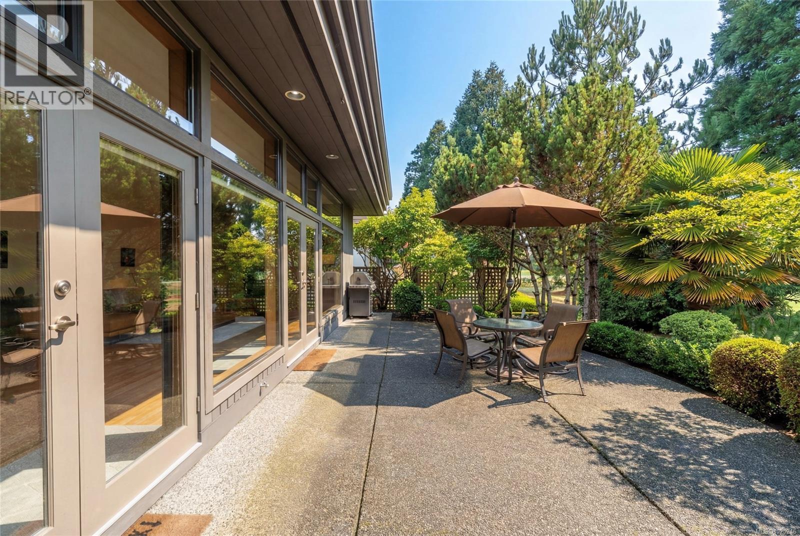  912 Walking Stick Lane, Saanich