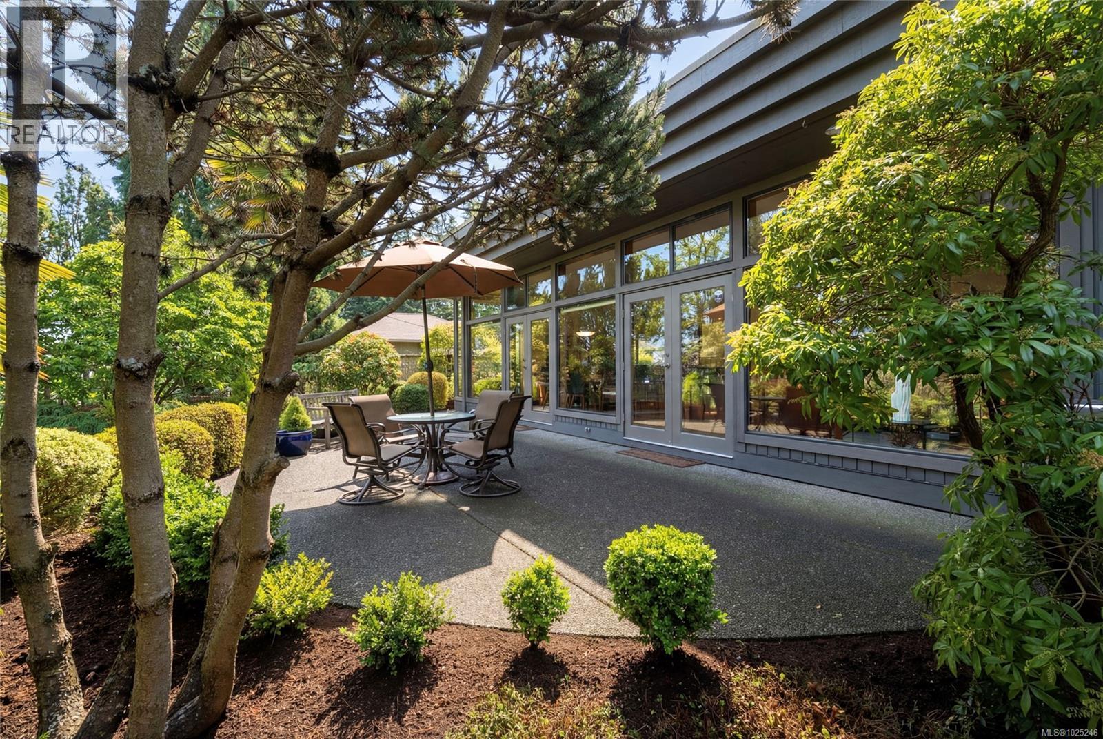  912 Walking Stick Lane, Saanich