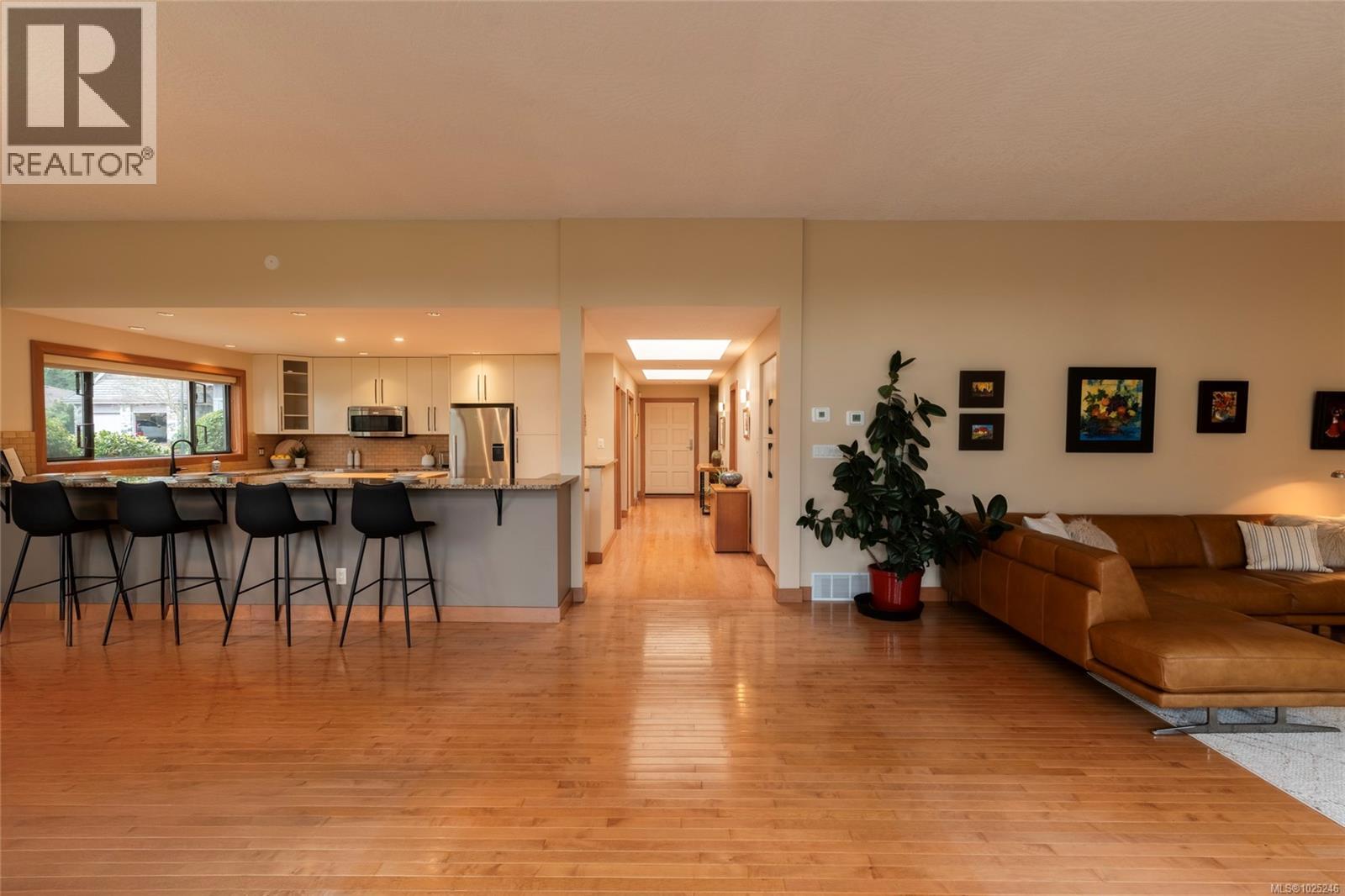  912 Walking Stick Lane, Saanich