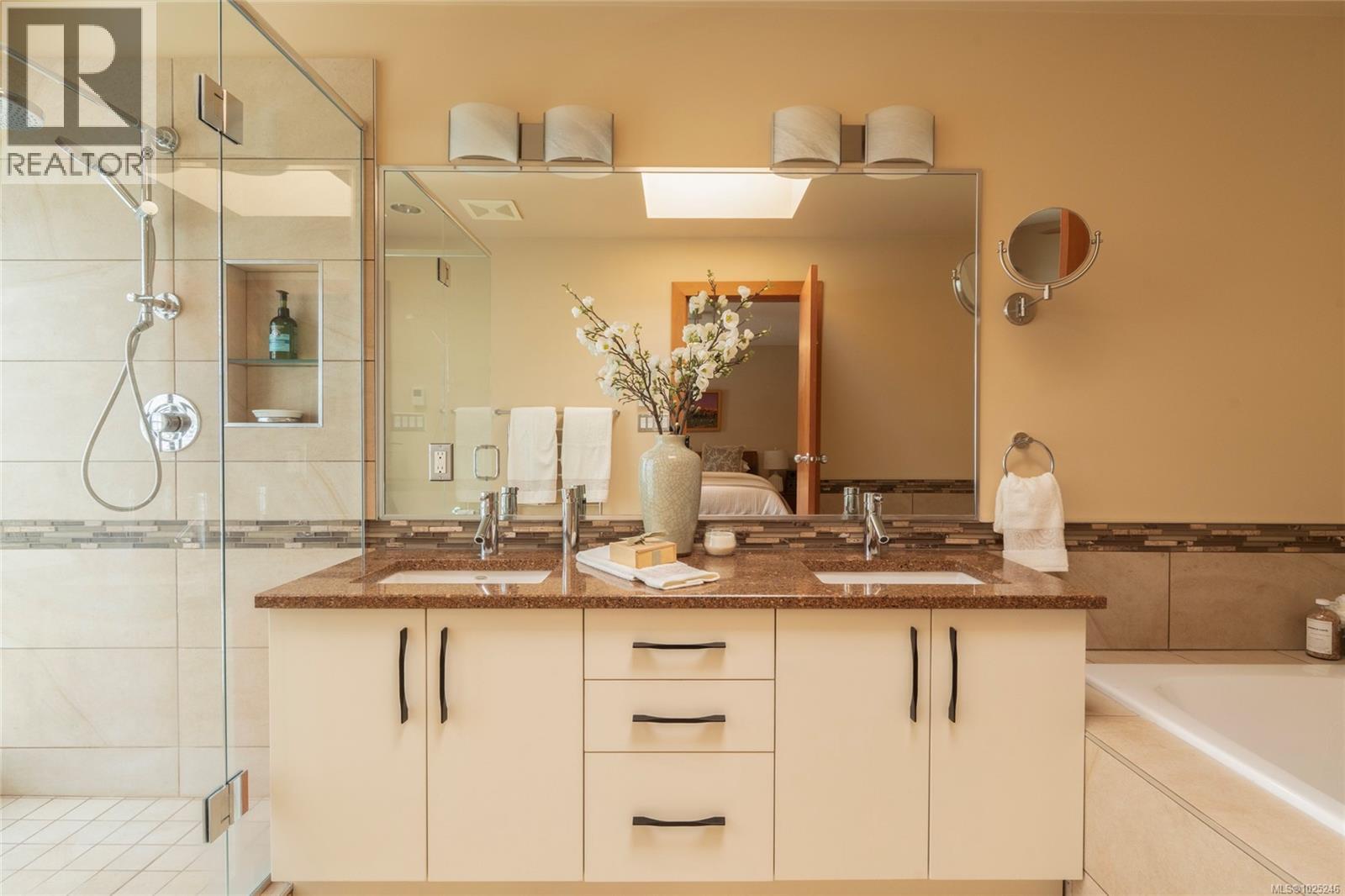  912 Walking Stick Lane, Saanich