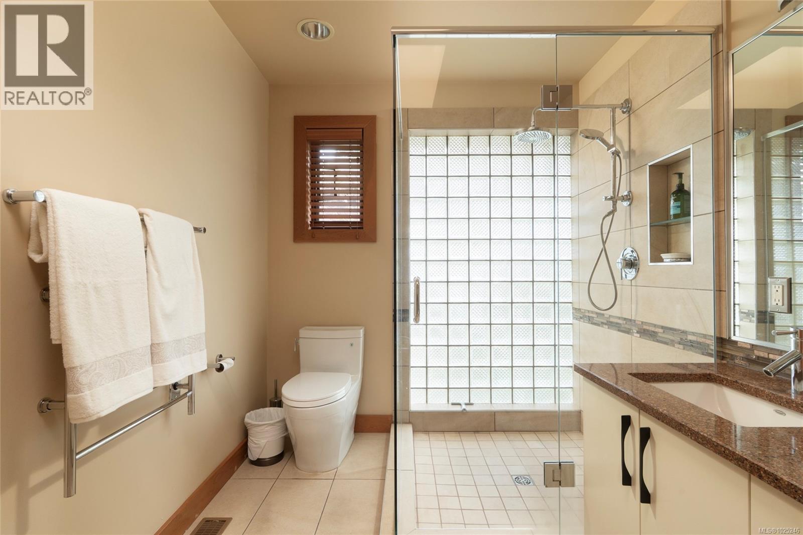  912 Walking Stick Lane, Saanich