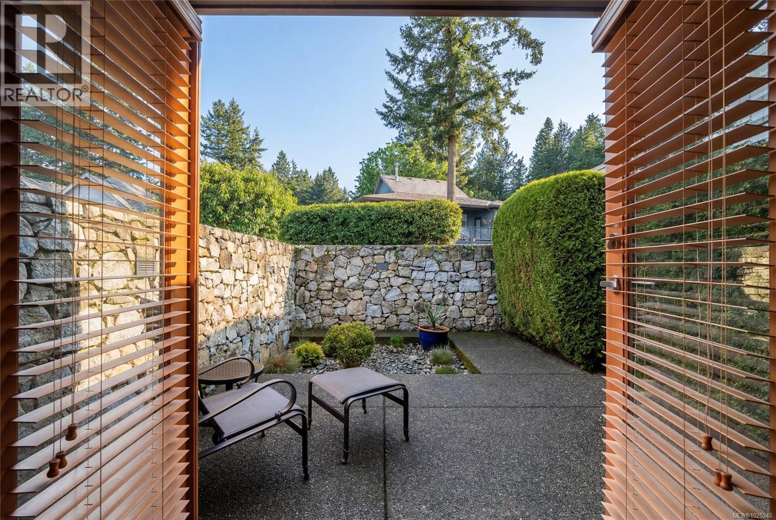  912 Walking Stick Lane, Saanich