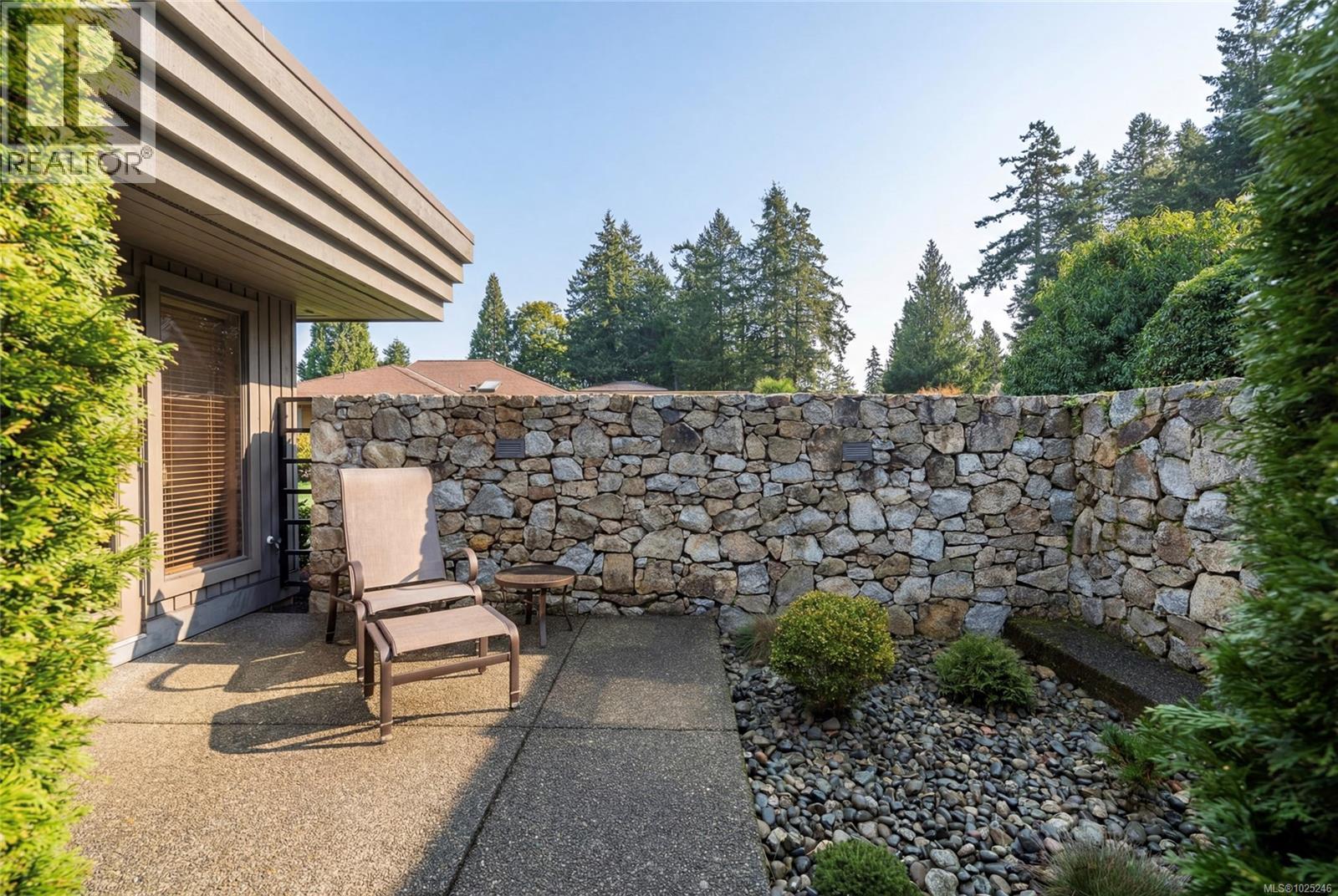  912 Walking Stick Lane, Saanich