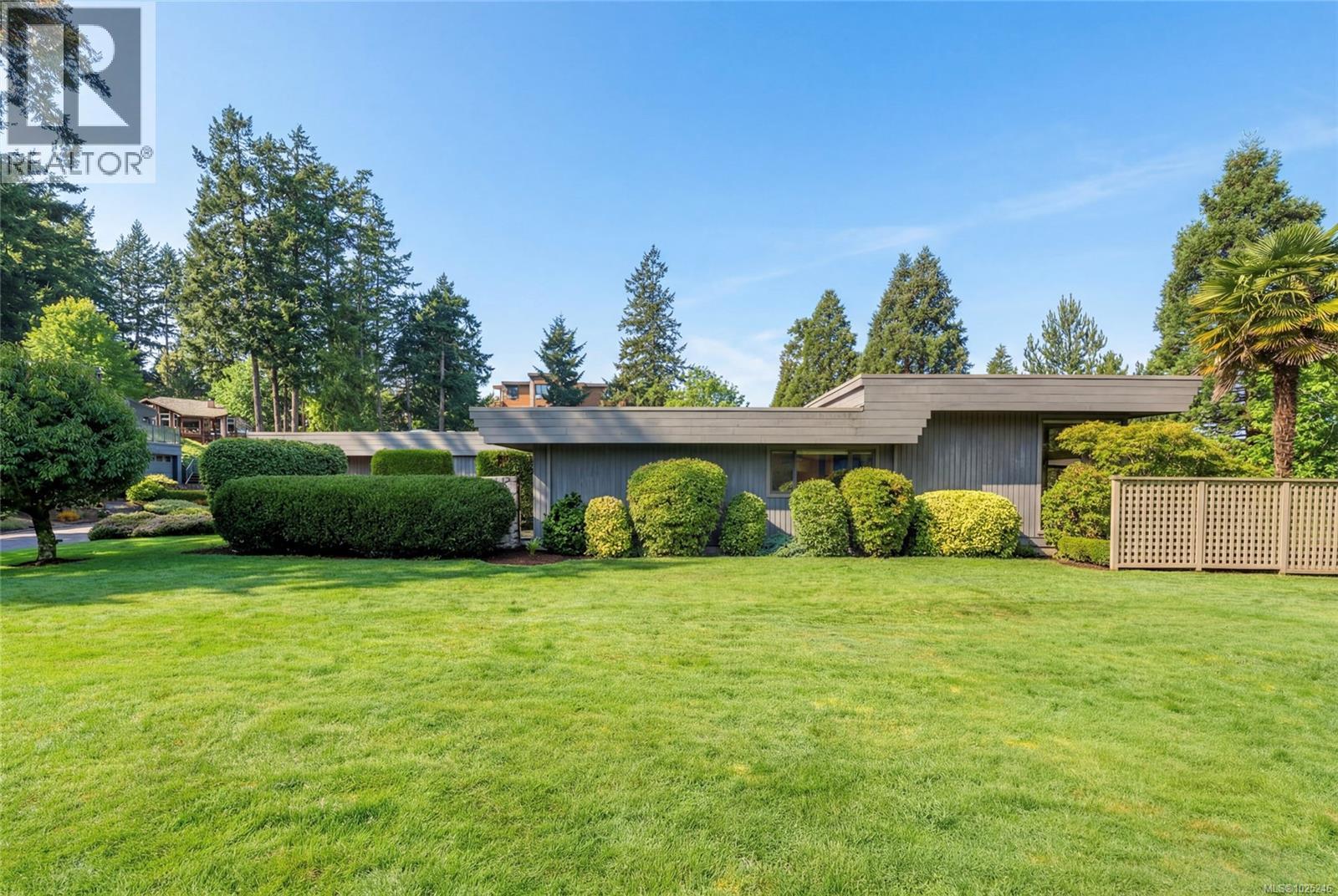  912 Walking Stick Lane, Saanich
