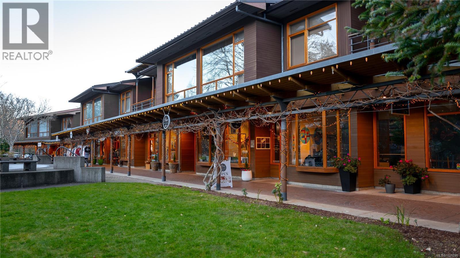  912 Walking Stick Lane, Saanich