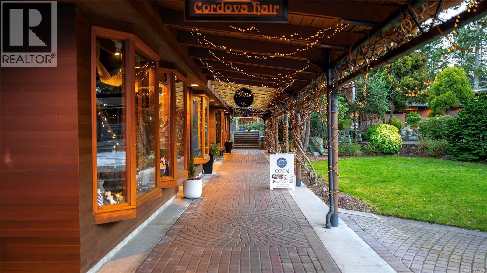  912 Walking Stick Lane, Saanich