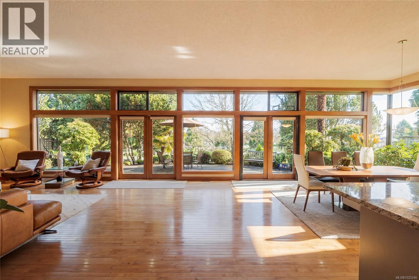  912 Walking Stick Lane, Saanich