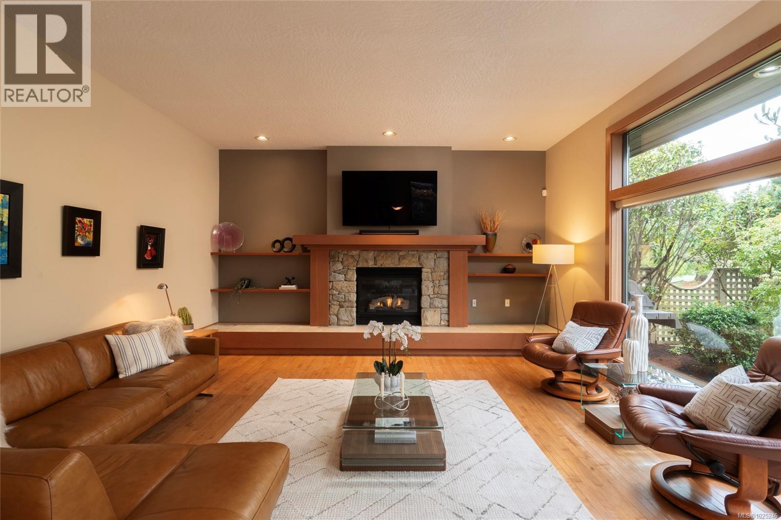  912 Walking Stick Lane, Saanich