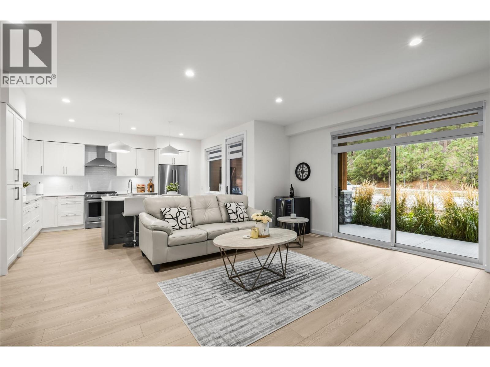 20 1979 Country Club Drive, Kelowna