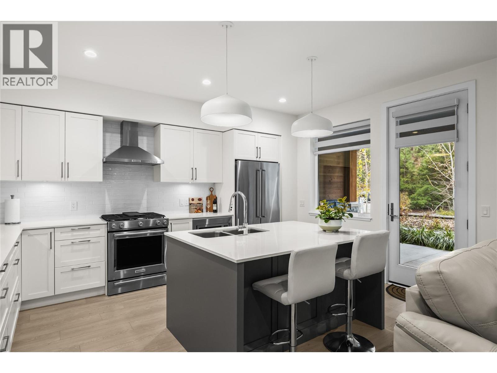 20 1979 Country Club Drive, Kelowna