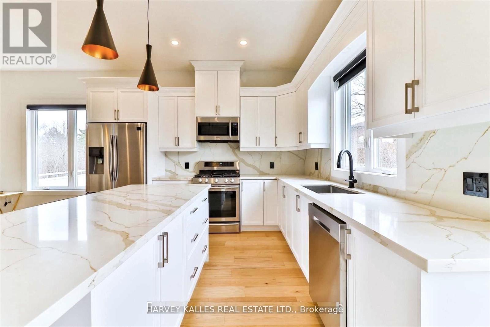 235 LAMBTON AVENUE - Photo 4 of 16, Toronto (Mount Dennis), Ontario