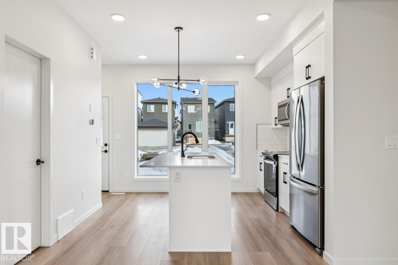 
          7460 KLAPSTEIN CR SW
            <br/>
            <span>Edmonton</span>
            , 
            <span>AB</span>
             <span>T6W5N5</span>
         - Photo 18