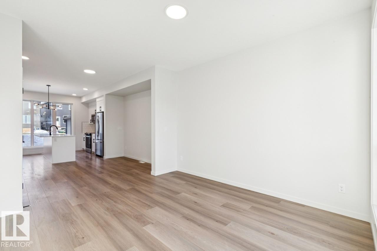 
          7460 KLAPSTEIN CR SW
            <br/>
            <span>Edmonton</span>
            , 
            <span>AB</span>
             <span>T6W5N5</span>
         - Photo 27