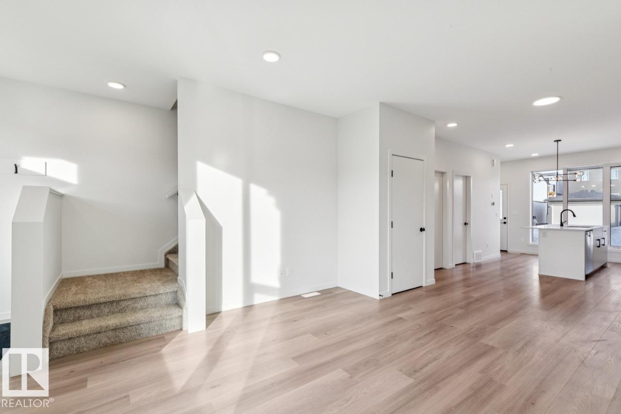 
          7460 KLAPSTEIN CR SW
            <br/>
            <span>Edmonton</span>
            , 
            <span>AB</span>
             <span>T6W5N5</span>
         - Photo 21