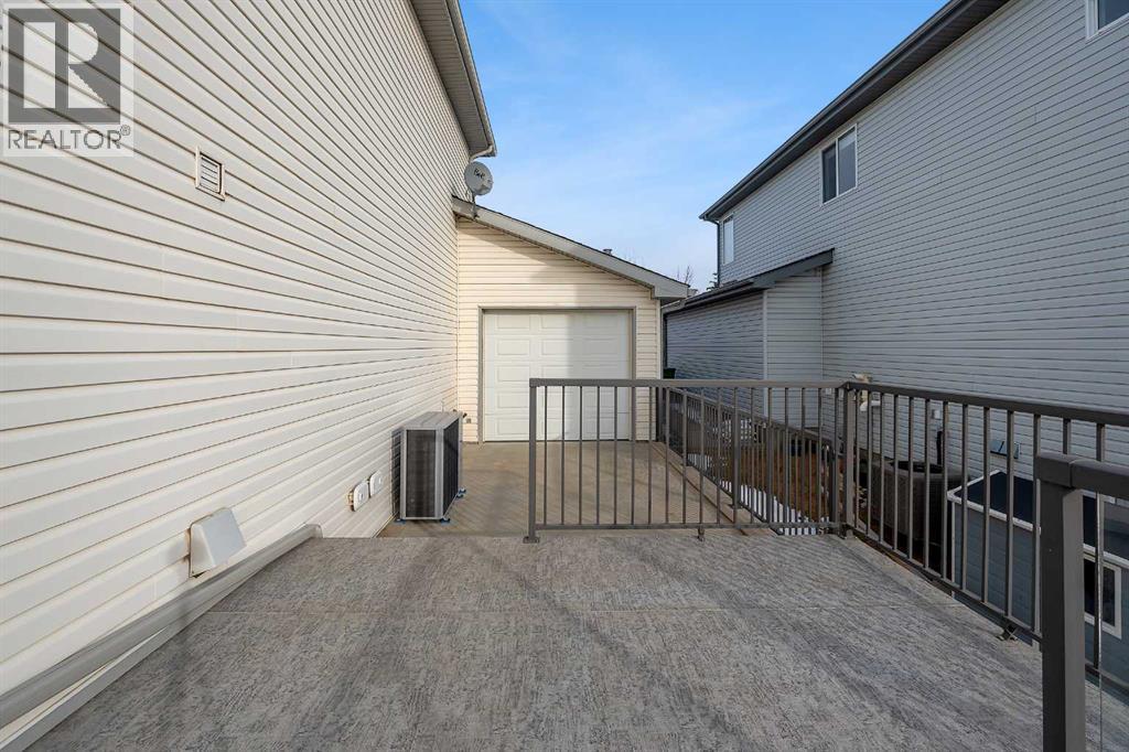 Single Family House for Sale in  Rocky Ridge Drive NW Rocky Ridge Calgary 