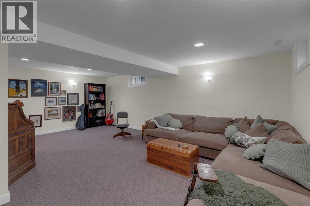 Single Family House Bungalow for Sale in   Avenue SW Glamorgan Calgary 