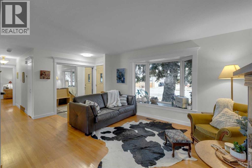 Single Family House Bungalow for Sale in   Avenue SW Glamorgan Calgary 