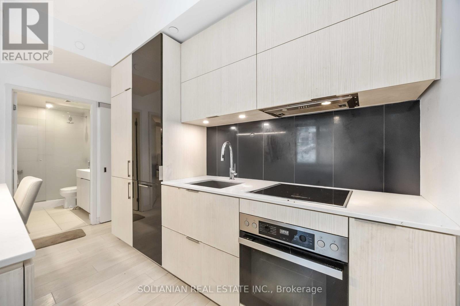 #719 15 LOWER JARVIS STREET - 13