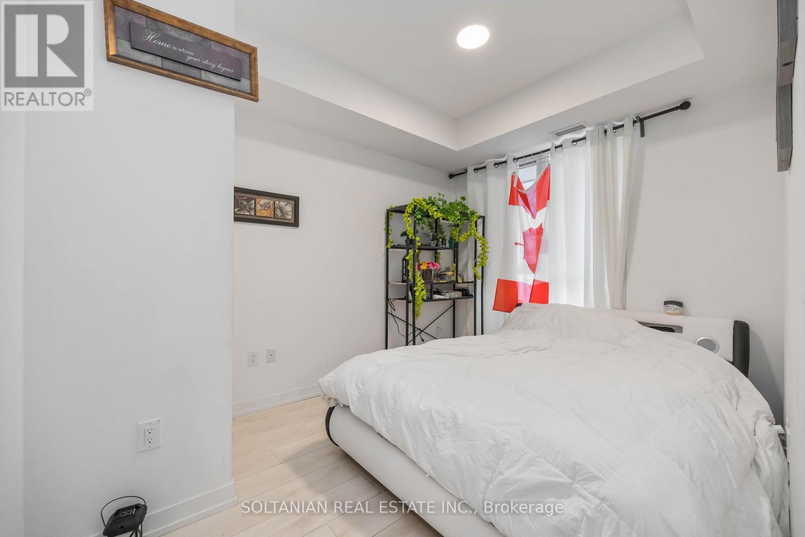 #719 15 LOWER JARVIS STREET - 16