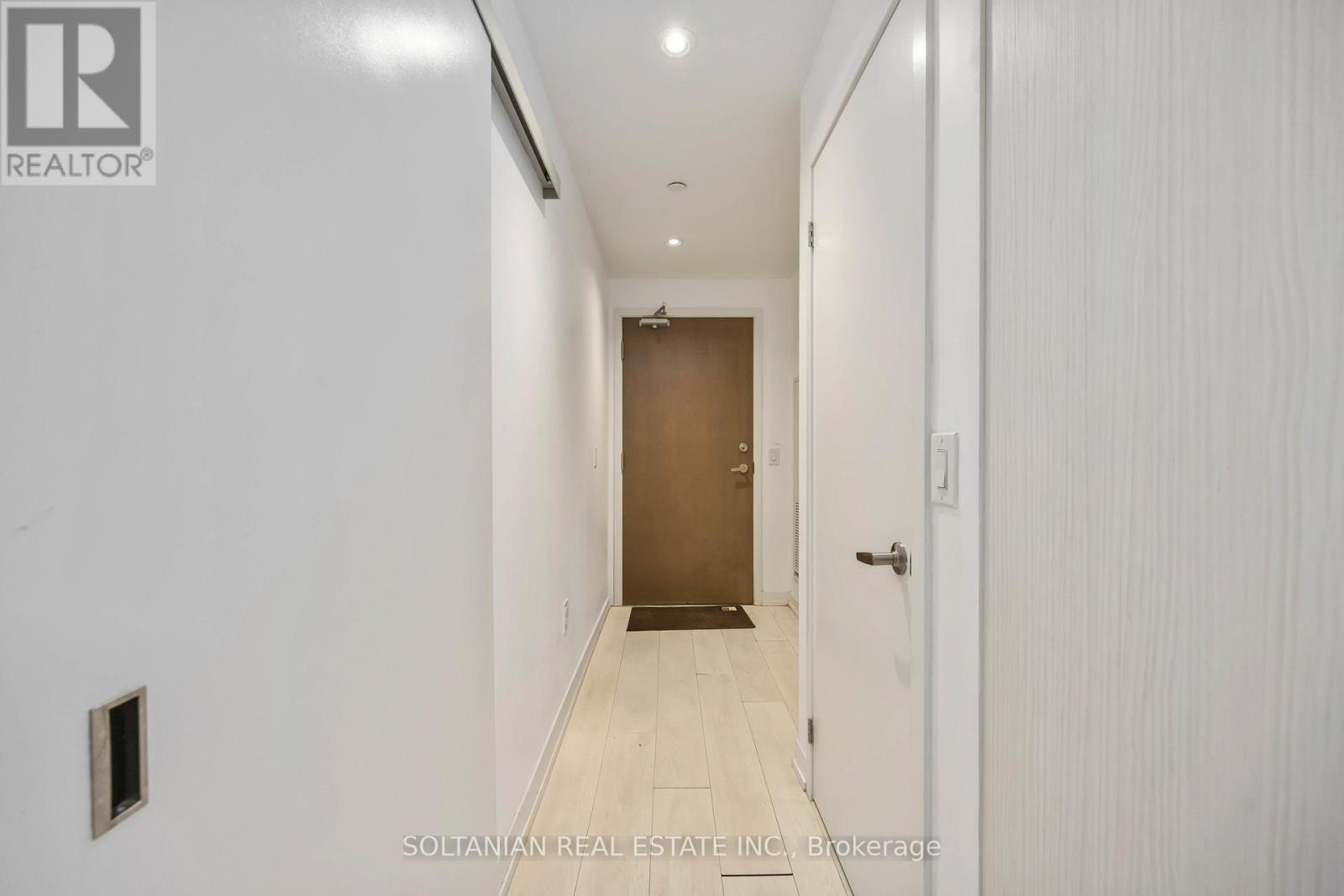 #719 15 LOWER JARVIS STREET - 6