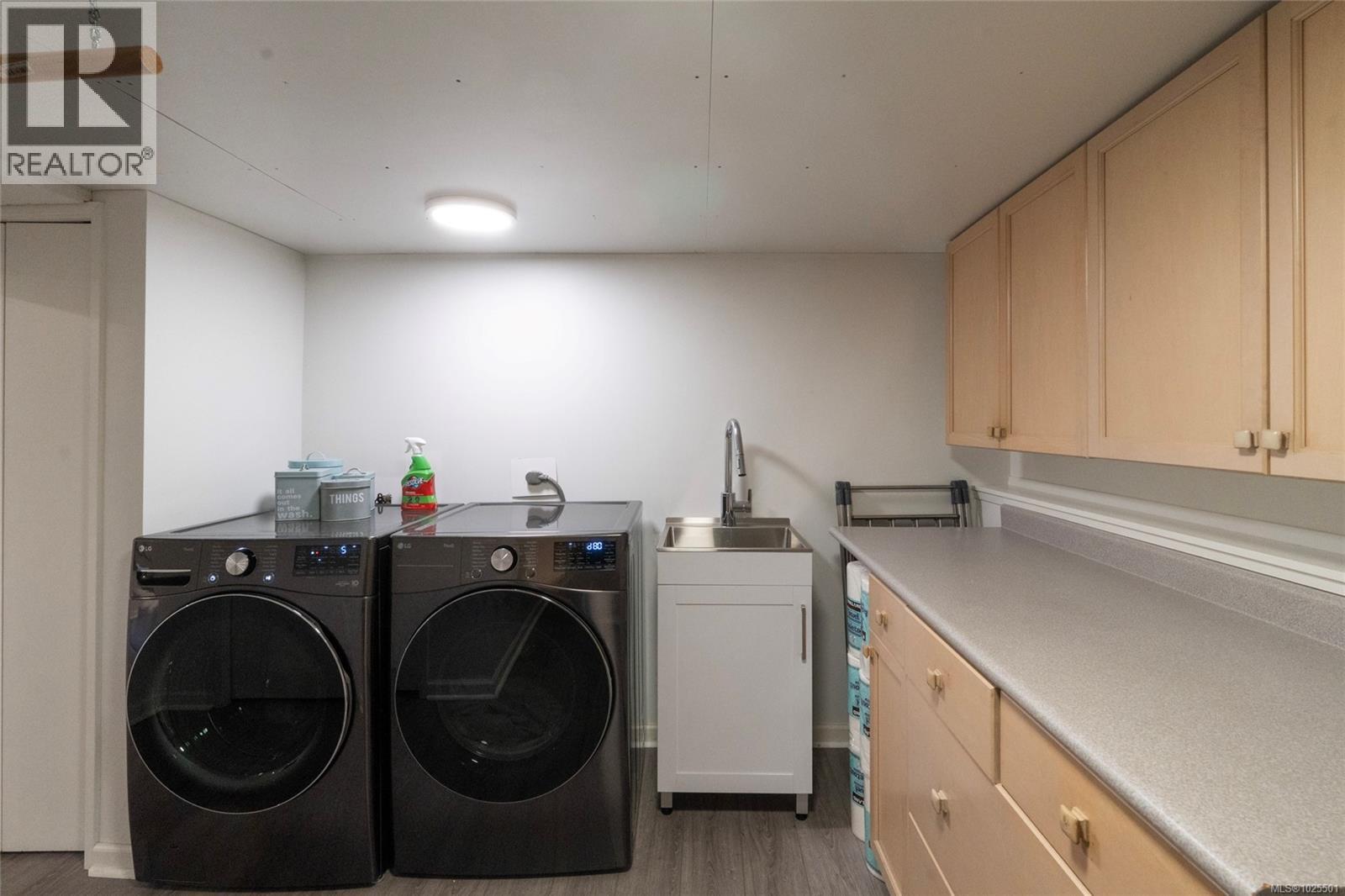  2741 Dufferin Avenue, Oak Bay